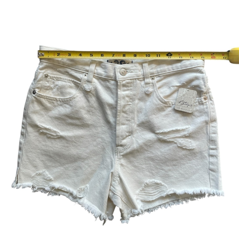 Free People We the Free Distressed NWT White Denim Shorts Size 28 - Picture 3 of 11